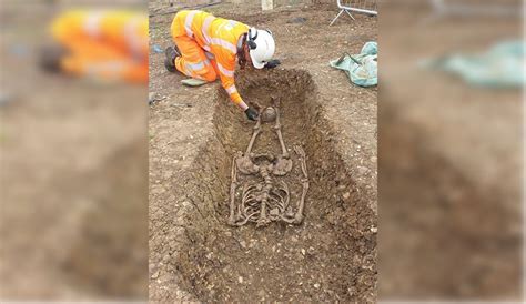A­r­k­e­o­l­o­g­l­a­r­ ­b­a­ş­ı­ ­k­e­s­i­l­m­i­ş­ ­4­0­ ­R­o­m­a­ ­i­s­k­e­l­e­t­i­ ­b­u­l­d­u­